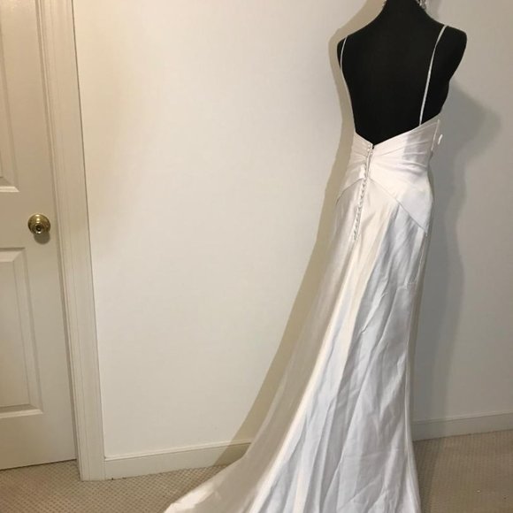 WHITE BRIDAL GOWN - BEACH - Picture 4 of 7